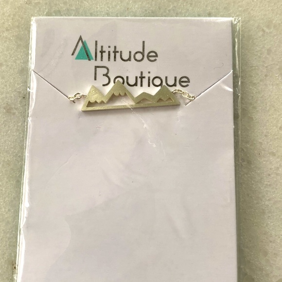 Altitude Boutique Victoria Mountain Silver Necklace - new! - Picture 1 of 3